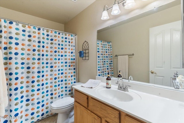 bathroom with toilet, a textured wall, a shower with shower curtain, and vanity