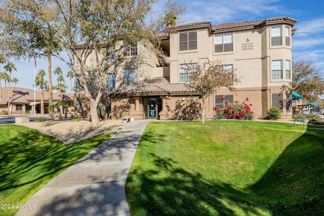 exterior space featuring a front lawn