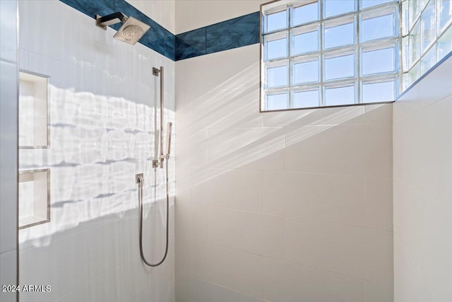 bathroom featuring tiled shower