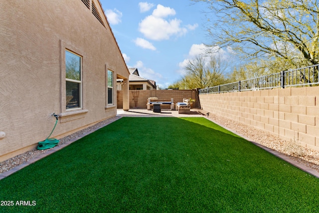 view of yard featuring an outdoor living space with a fire pit, a fenced backyard, and a patio