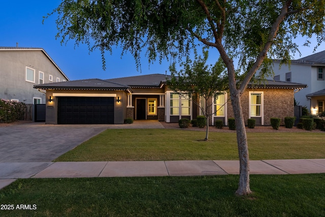 view of front facade featuring a garage, driveway, and a front yard