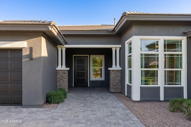 view of exterior entry with stucco siding