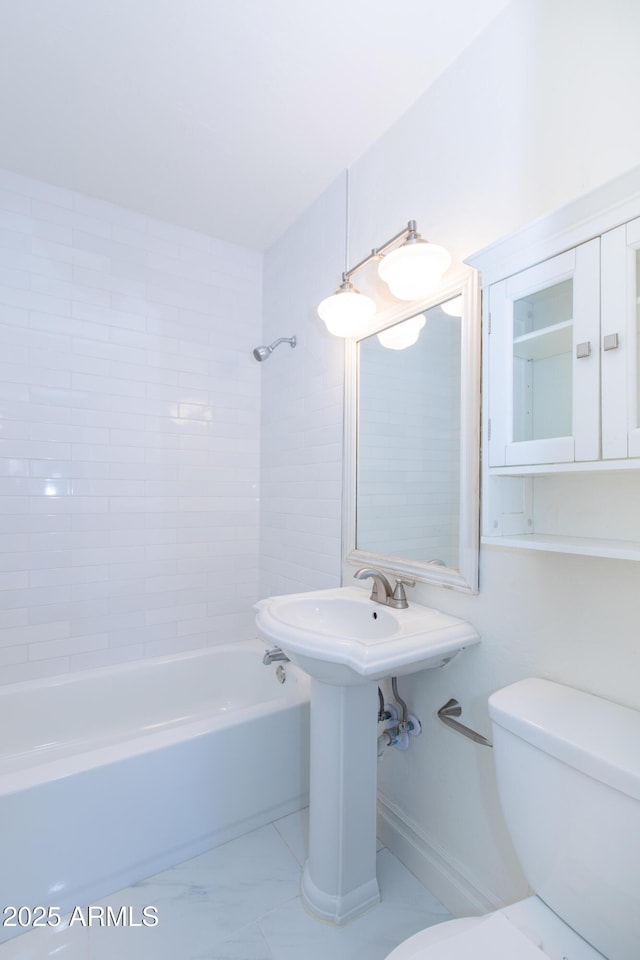 1006 S Una Ave, Tempe, AZ 85281 - bathroom with toilet and tub / shower combination