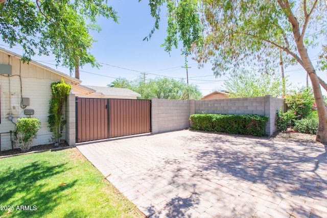 1006 S Una Ave, Tempe, AZ 85281 - view of patio / terrace featuring a gate