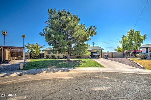 view of front facade with a front yard