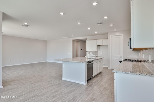 kitchen featuring a sink, stainless steel appliances, recessed lighting, and visible vents