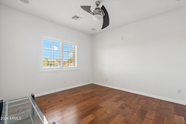 empty room featuring dark hardwood / wood-style floors and ceiling fan