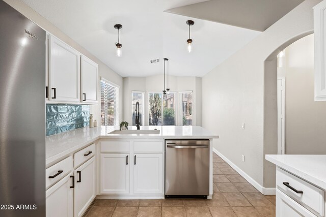 16424 S 46th Way, Phoenix, AZ 85048 - kitchen with appliances with stainless steel finishes, a sink, a peninsula, light countertops, and lofted ceiling