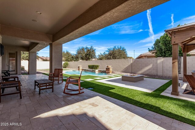 4667 E Reins Rd, Gilbert, AZ 85297 - fenced backyard featuring a patio area and an outdoor fire pit