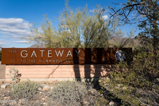 view of community / neighborhood sign