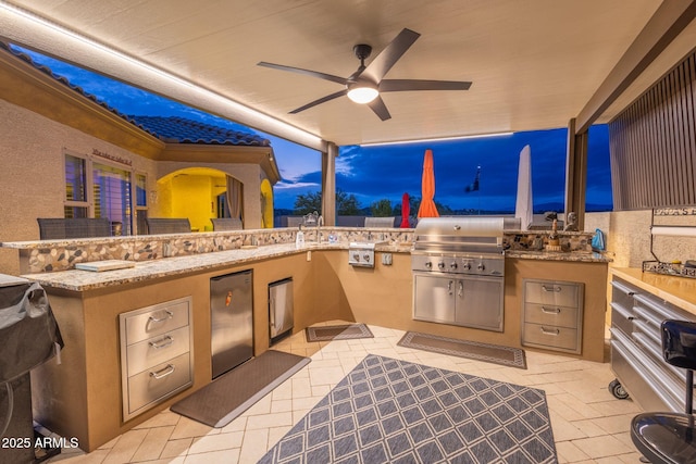 965 Calle Azul, Wickenburg, AZ 85390 - view of patio featuring an outdoor kitchen, a ceiling fan, and grilling area
