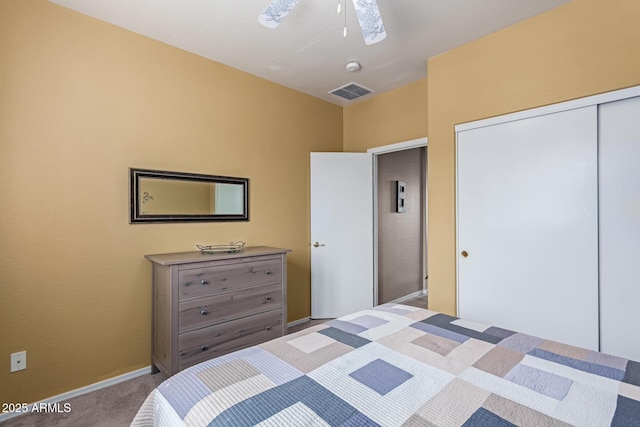 bedroom with a closet, visible vents, a ceiling fan, carpet flooring, and baseboards