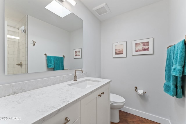 bathroom with a shower, parquet floors, vanity, and toilet