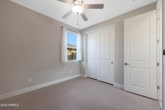 unfurnished bedroom with ceiling fan and a closet