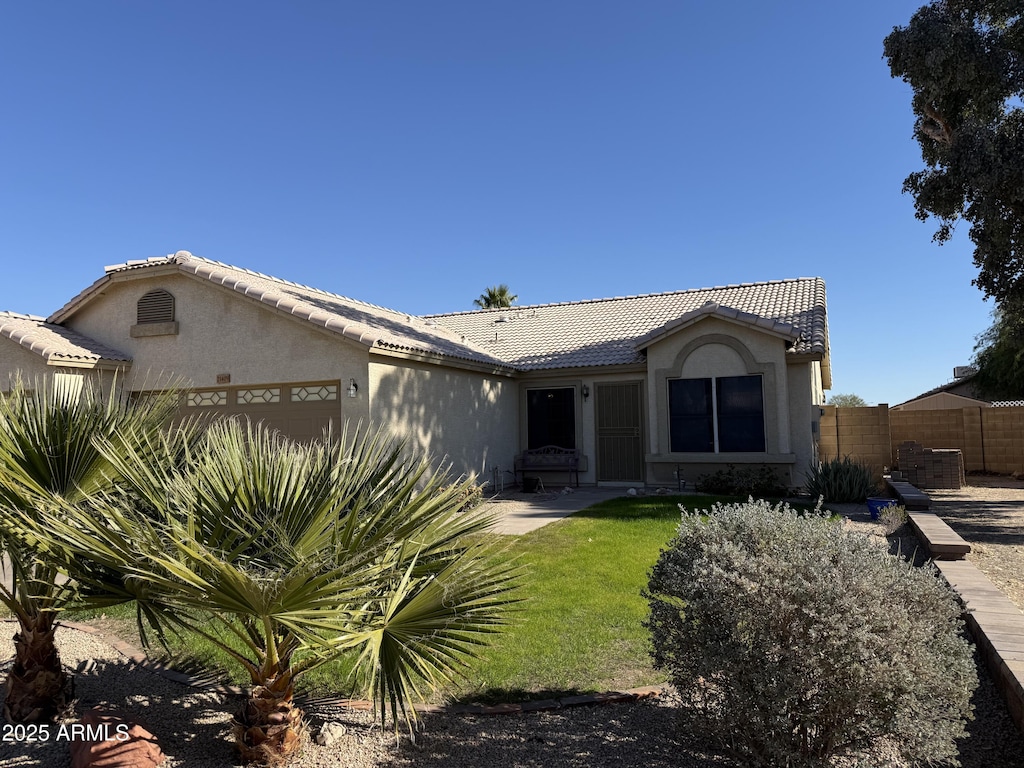 view of front of home featuring a front lawn and a garage