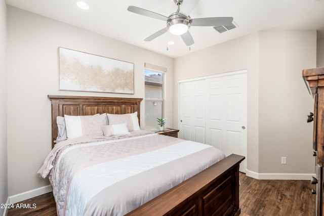 bedroom with ceiling fan, dark wood-type flooring, and a closet