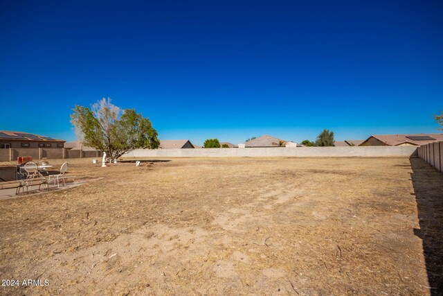 2914 E Gary Way, Phoenix, AZ 85042 - view of yard with fence and a patio