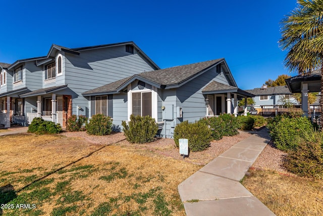 view of front of house featuring a front lawn