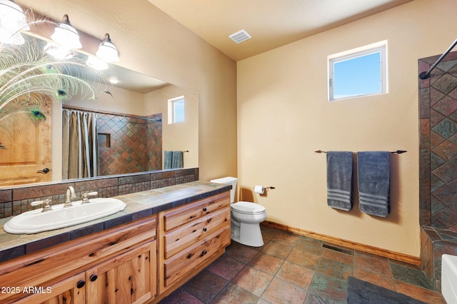 2259 Whitetail Ln, Prescott, AZ 86301 - bathroom featuring baseboards, toilet, vanity, and curtained shower