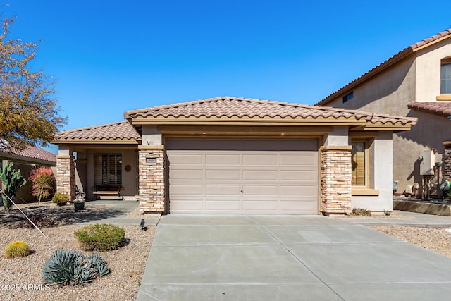 view of front facade featuring a garage