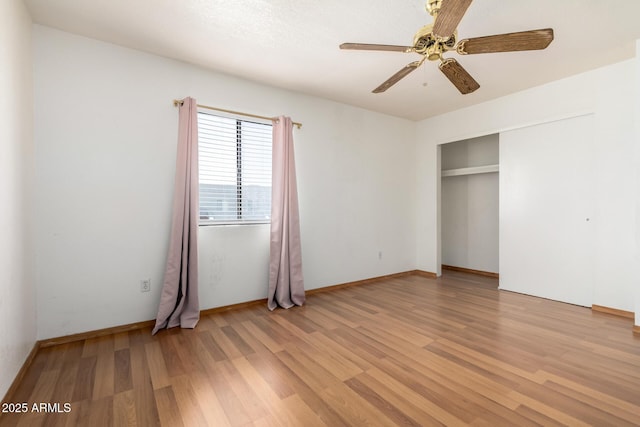18239 N 40th St Unit 122, Phoenix, AZ 85032 - unfurnished bedroom featuring light wood-style flooring, a ceiling fan, and a closet