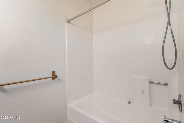 18239 N 40th St Unit 122, Phoenix, AZ 85032 - bathroom with washtub / shower combination