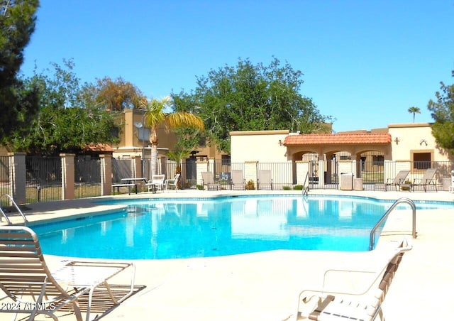 view of swimming pool