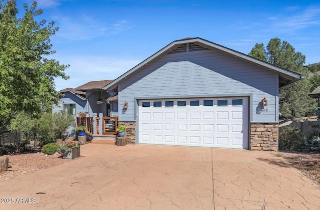 106 N Lariat Way, Payson, AZ 85541 - ranch-style house featuring a garage, driveway, and stone siding