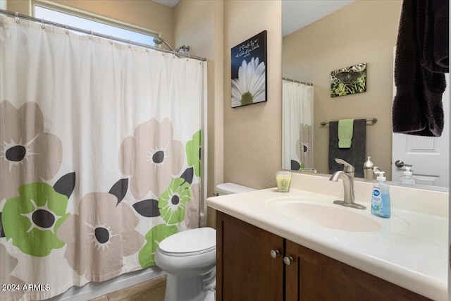 bathroom featuring a shower with curtain, vanity, and toilet