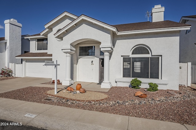 view of front facade featuring a garage