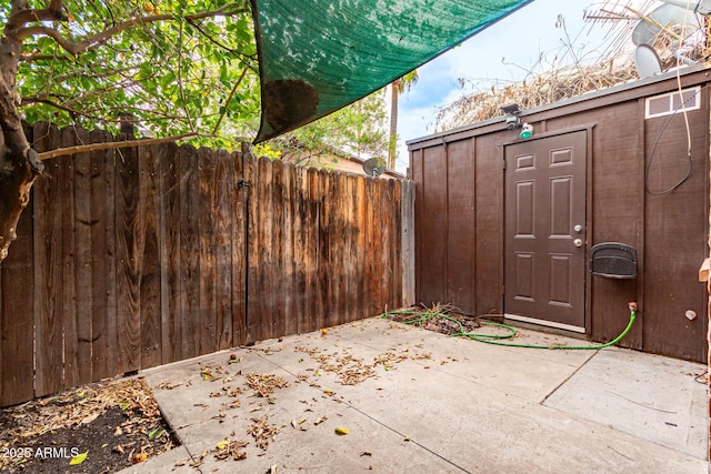 3046 N 32nd St Unit 328, Phoenix, AZ 85018 - view of patio / terrace featuring an outbuilding, a shed, and fence