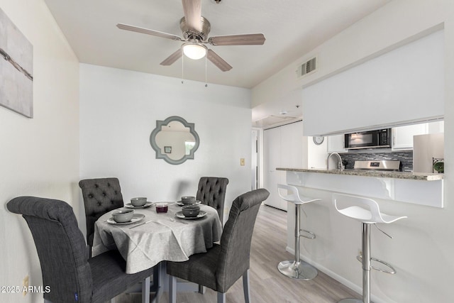 12123 W Bell Rd Unit 339, Surprise, AZ 85378 - dining area with visible vents, light wood-type flooring, and a ceiling fan
