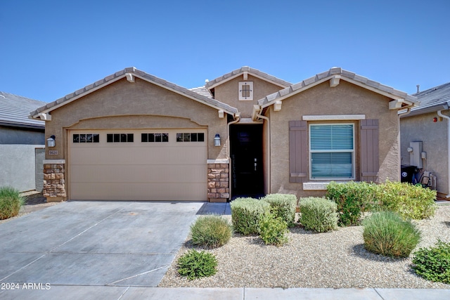 view of front facade featuring a garage