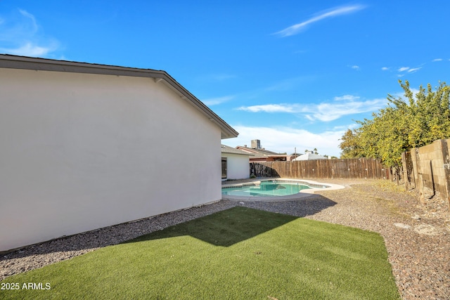 view of yard featuring a fenced in pool