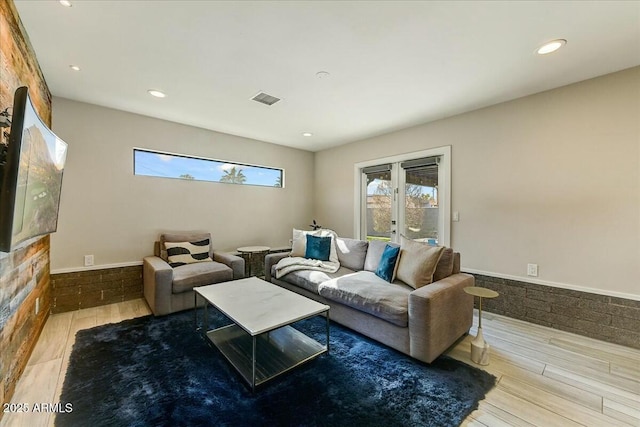 living room featuring visible vents, wood finished floors, and recessed lighting