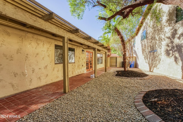 view of yard featuring a patio area