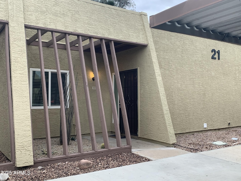 property entrance featuring stucco siding