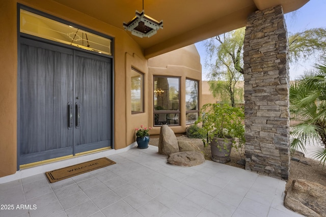 entrance to property with stucco siding