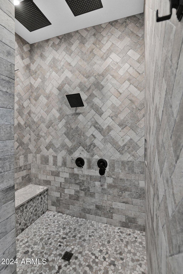 bathroom featuring tiled shower