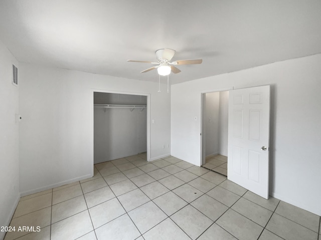 unfurnished bedroom with ceiling fan and a closet