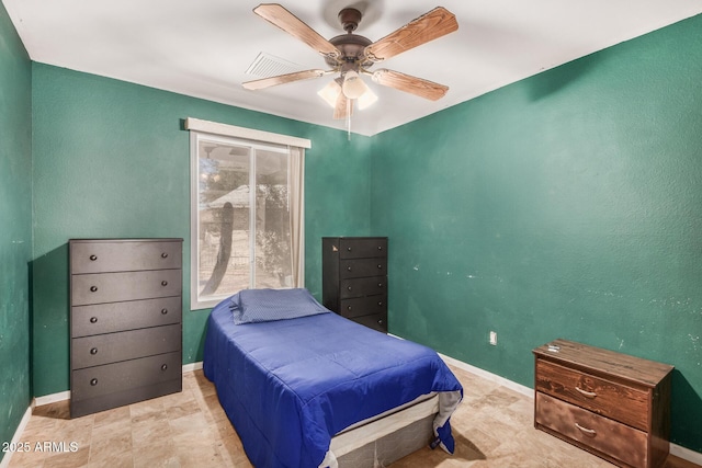 bedroom with ceiling fan