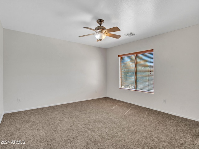 carpeted empty room featuring ceiling fan