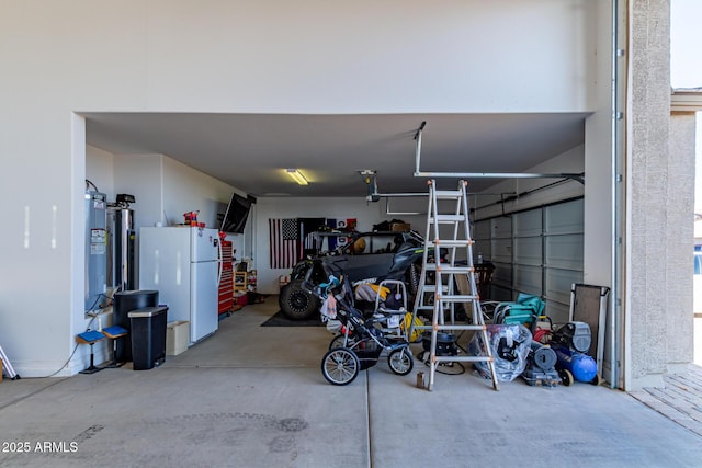 996 W Shannons Way, Coolidge, AZ 85128 - garage featuring freestanding refrigerator and electric water heater