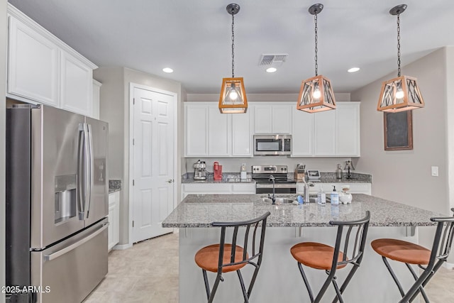 996 W Shannons Way, Coolidge, AZ 85128 - kitchen featuring appliances with stainless steel finishes, a breakfast bar area, white cabinets, pendant lighting, and recessed lighting