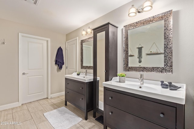2520 E Flower St, Phoenix, AZ 85016 - bathroom with vanity