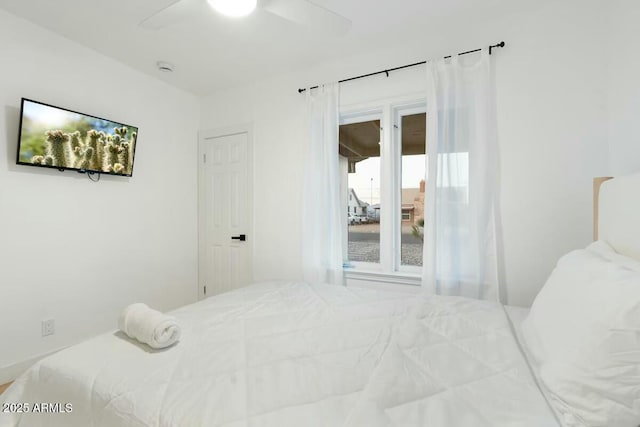 bedroom with ceiling fan