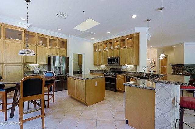 kitchen featuring crown molding, a sink, decorative backsplash, and appliances with stainless steel finishes