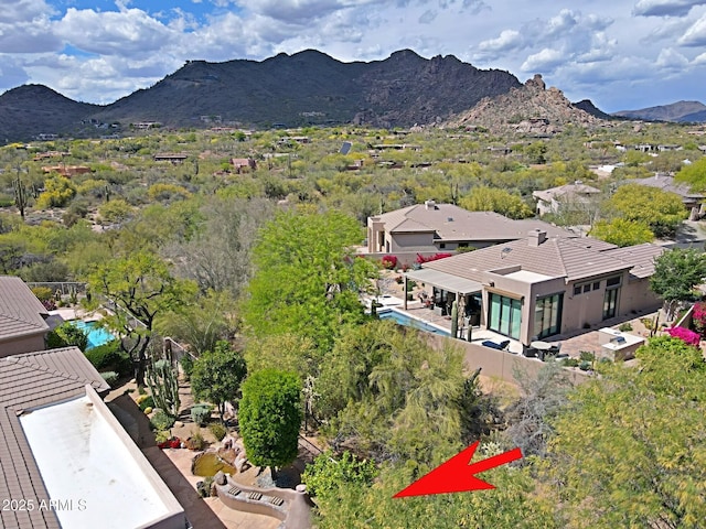 birds eye view of property featuring a mountain view