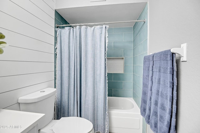 bathroom featuring toilet and shower / tub combo