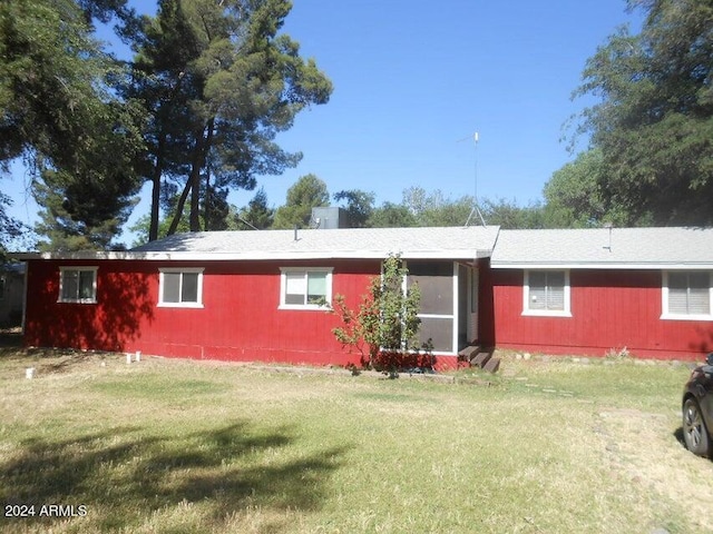 back of house featuring a yard